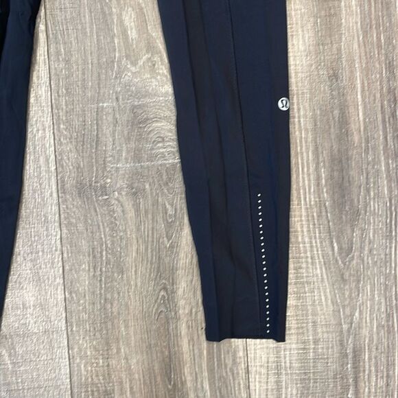 Lululemon Size 6 multi pocket reflective dot workout pants - Picture 2 of 6